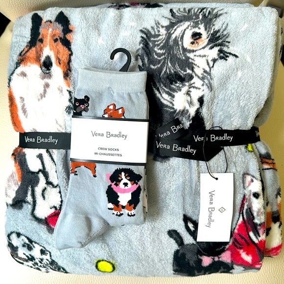 Vera Bradley Other - Vera Bradley NWT Dog Show Print Plush Throw & Matching Socks 🐕🩶🐕‍🦺